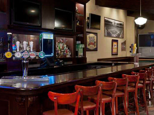 Foxes Sports Bar & Grille, DoubleTree by Hilton Chicago-Oak Brook