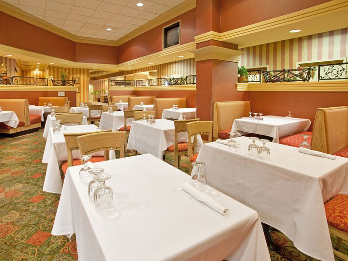 Remington Street Café, Holiday Inn & Suites Bolingbrook